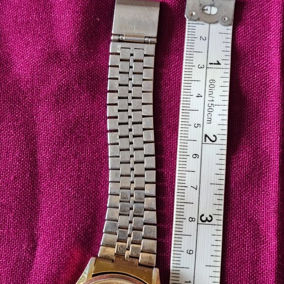 Vintage Caravelle by Bulova Quartz Watch – Gold Tone, Day-Date - Picture 6 of 15